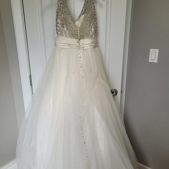 Wedding Dress and Veil - Picture 3 of 4